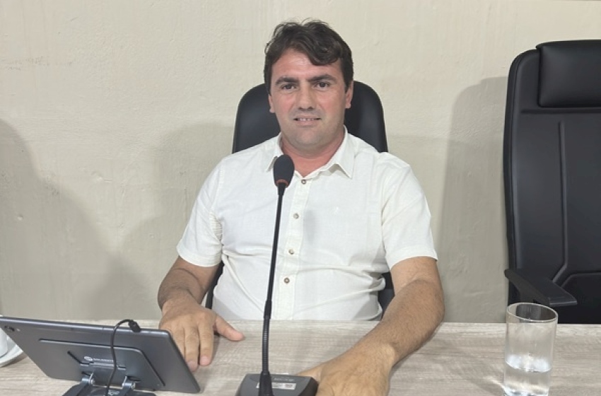 Presidente Raimundo Filho em sessão na CMSJLT