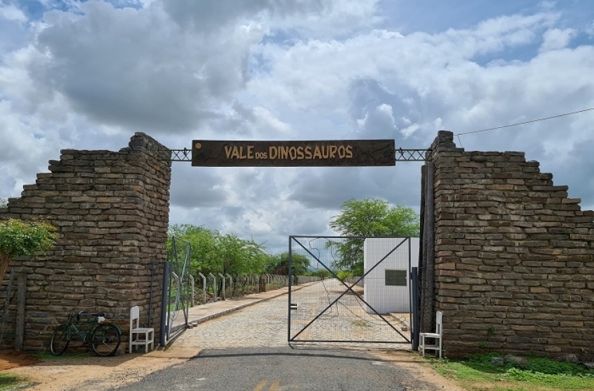 Entrada do Vale dos Dinossauros | Sousa/PB