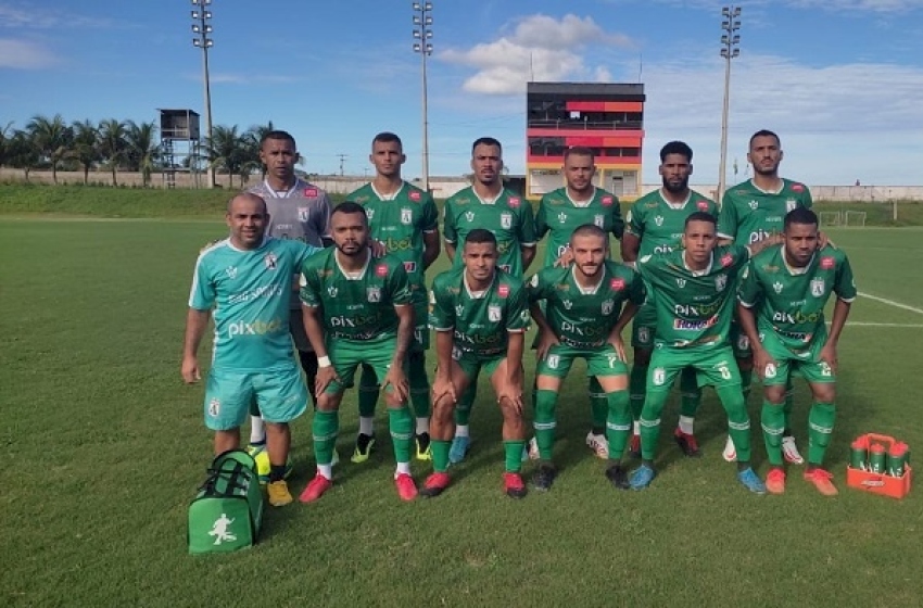 Luan, foi surpreendido pelos companheiros de time ao receber móveis